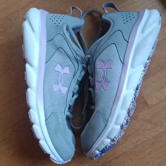 Under Armour Shoes - Picture 3 of 8